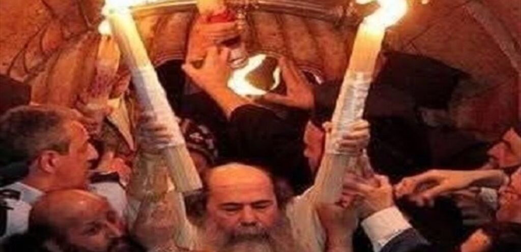 بالفيديو ــ فيض النور المقدس من قبر المسيح!