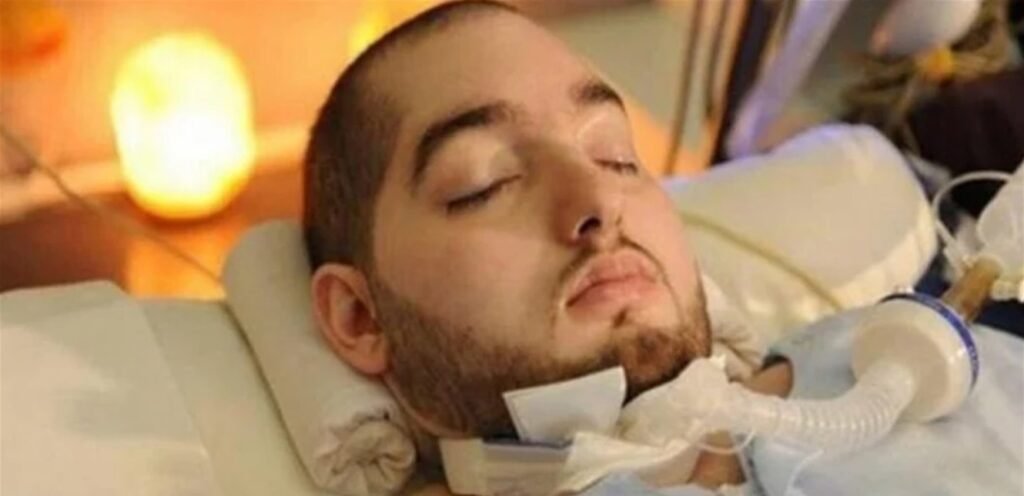 دخل في غيبوبة منذ 21 عامًا.. صور جديدة لـ”الأمير السعودي النائم”!
