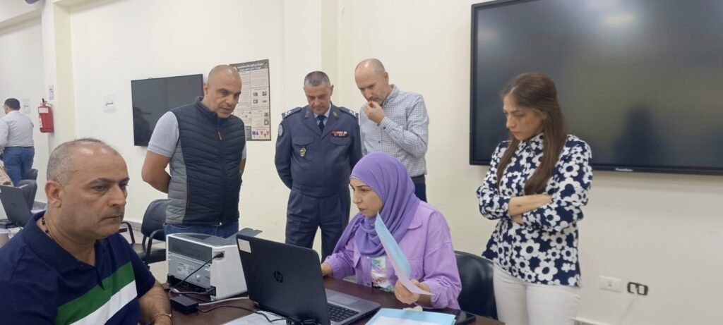 محافظ الجنوب جال متفقدا اليوم الاول لبدء استقبال طلبات المرشحين للانتخابات البلدية في سرايا صيدا