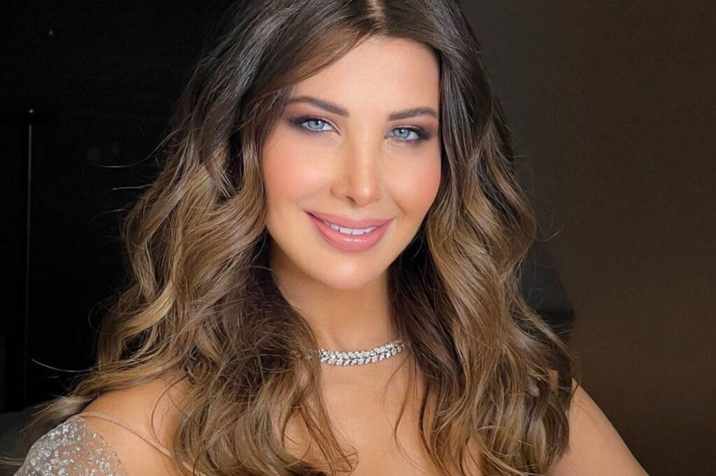 نانسي عجرم تضحك في عزاء زوج كارول سماحة.. والسبب؟
