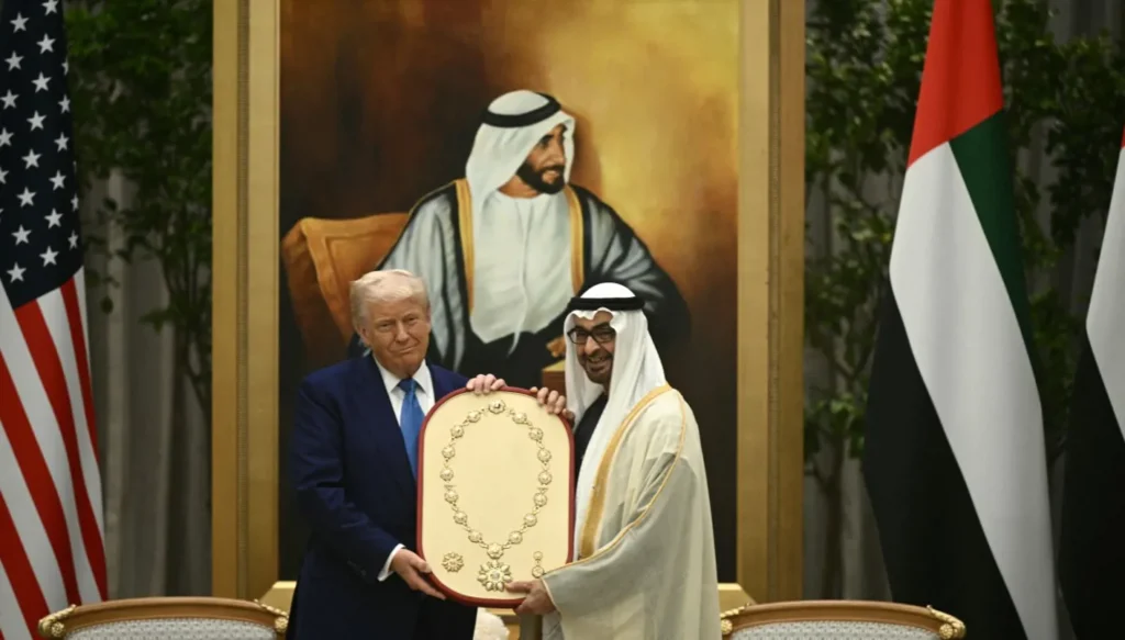 بن زايد يمنح ترامب “وسام زايد”!