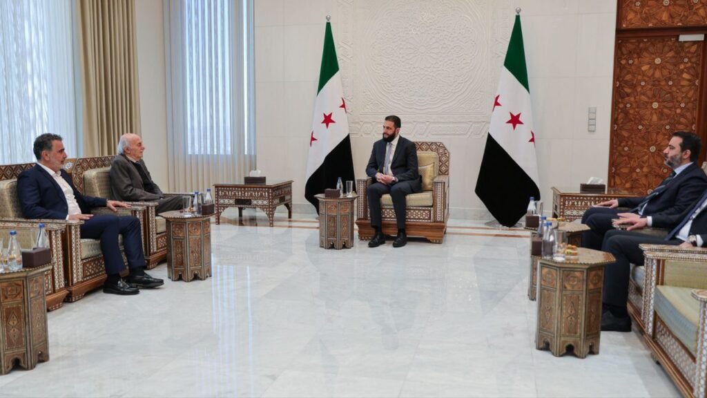 “بعد الزيارة الخاطفة”.. ماذا طلب جنبلاط من الشرع؟