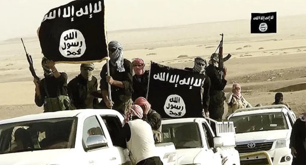 “داعش” يهاجم الشرع: يسعى لـ رضا ترامب ويفرّط بـ”الشريعة“!