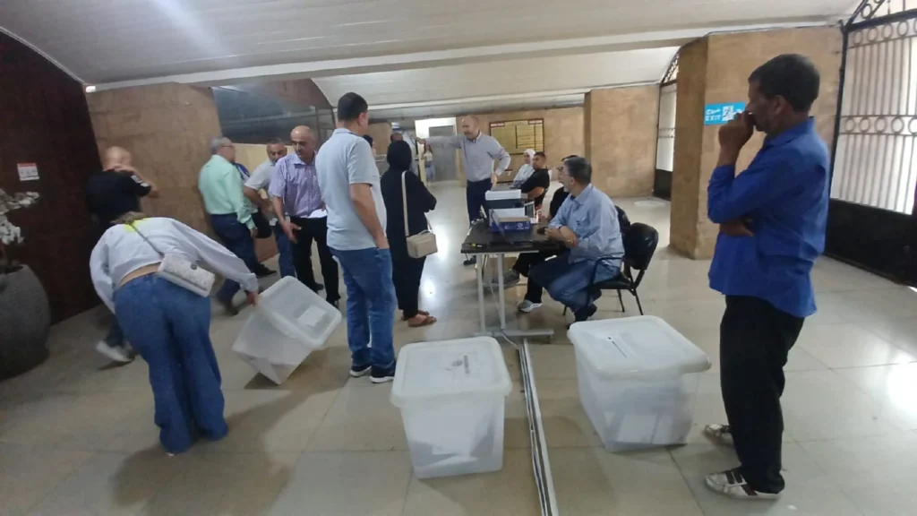 محافظ الجنوب سلّم صناديق الإقتراع لـ رؤساء الأقلام في صيدا وقرى قضائها!