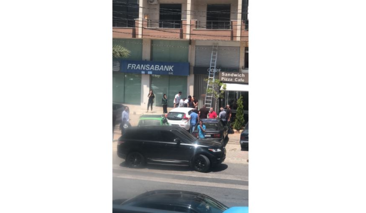 في شكا .. سقط عن عمود كهرباء!