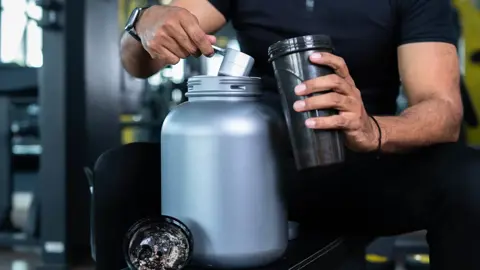 أبرزها “الكرياتين”.. 5 مكملات غذائية تدعم بناء العضلات!