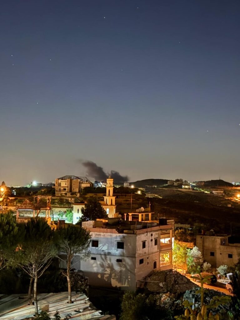 بالصور : غارات إسرائيلية عنيفة تهز جنوب لبنان: النيران تشتعل في تبنا وجبل الريحان