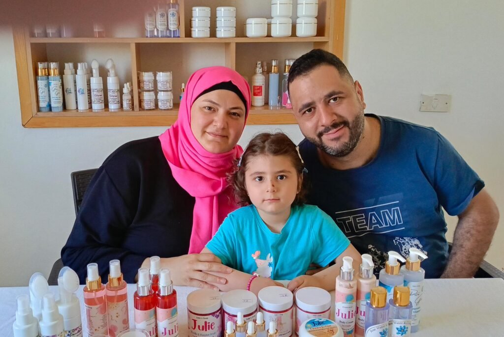رنا… حين تصنع امرأةٌ من الجنوب عطراً يملأ الحياة/ مي سعادي