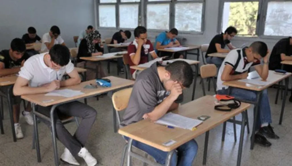 قبيل الٳمتحانات في الجزائر.. عقوبات السجن ضد “الغشاشين” تثير الجدل!