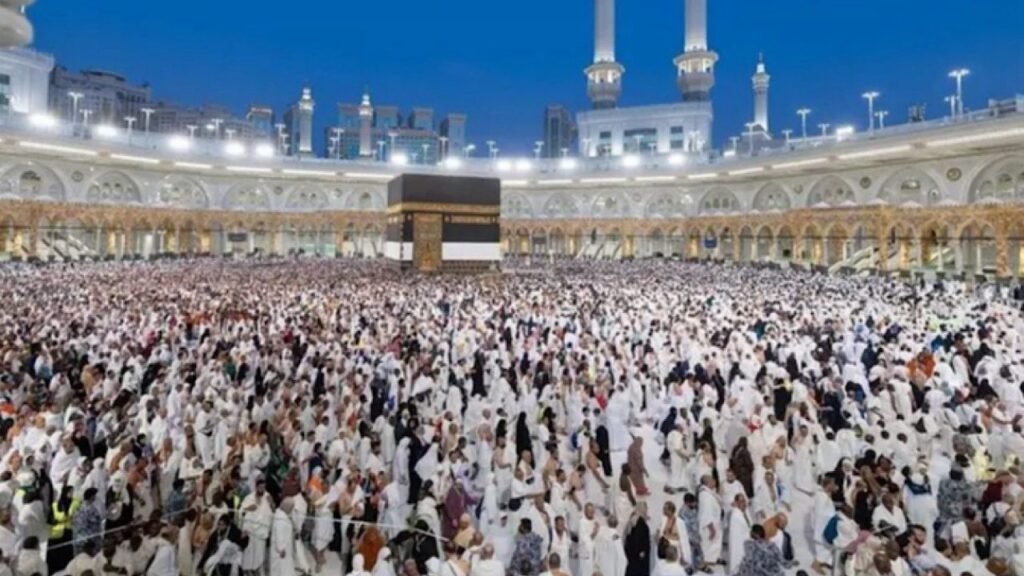 بالصّور ـ المسجد الحرام يمتلئ بـ”الحجاج“ المؤدين طواف الإفاضة!