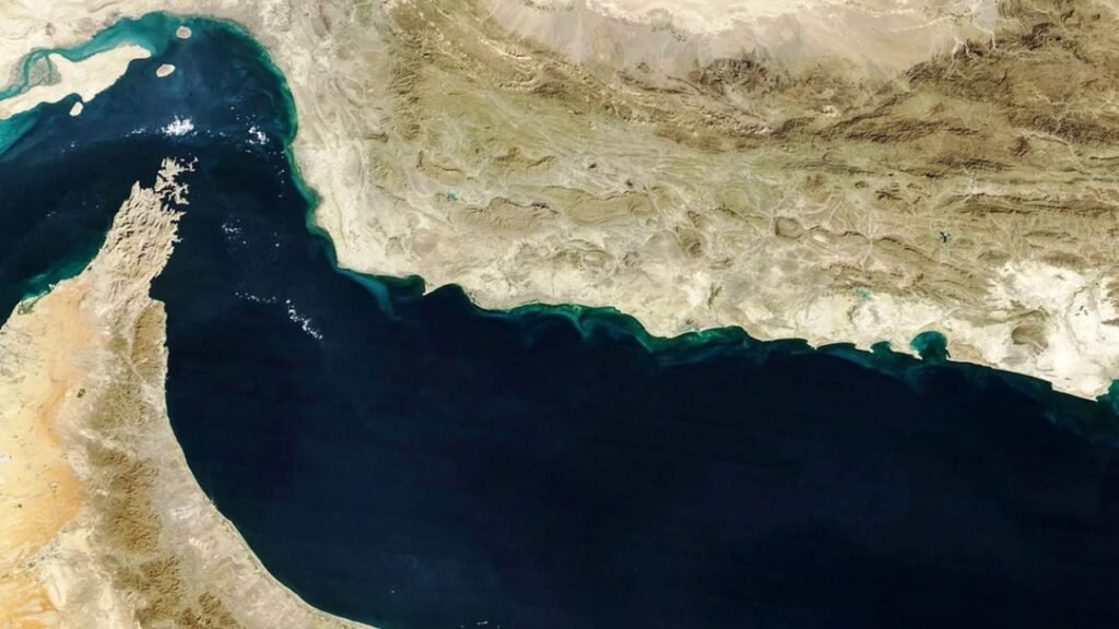 البرلمان الإيراني يقرر إغلاق مضيق هرمز!