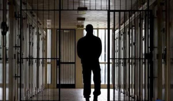 خلال فحص طبيّ داخل المستشفى.. فرار سجين مٌتهم بـ”جريمة قتل”!