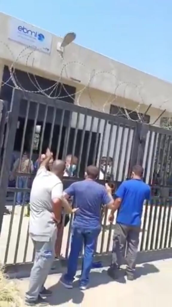 بالفيديو – كارثة في خلدة: غرق 5 شبان.. والسبّب: إستنشاق الغازات!