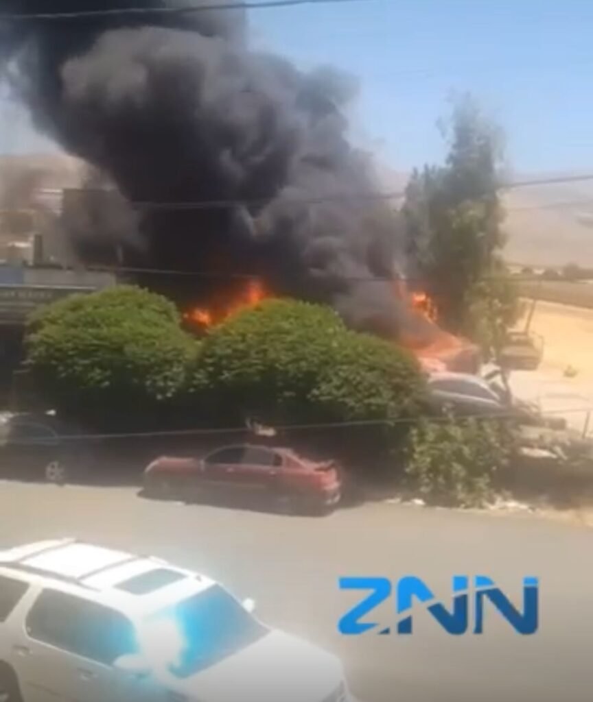بالفيديو | حريق في رياق يقضي على بورة سيارات ومنزل مجاور