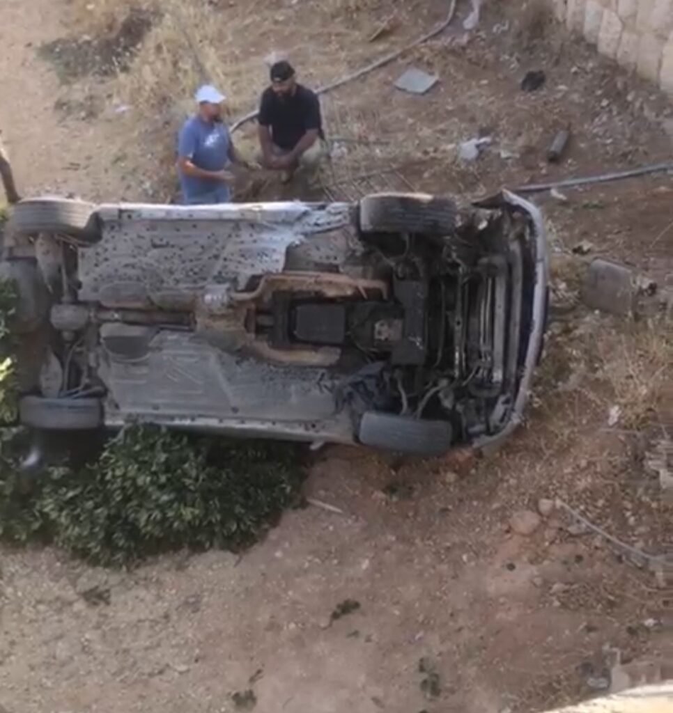 انقلاب سيارة على طريق كفردبش – العقيدية في بعلبك… 3 جرحى