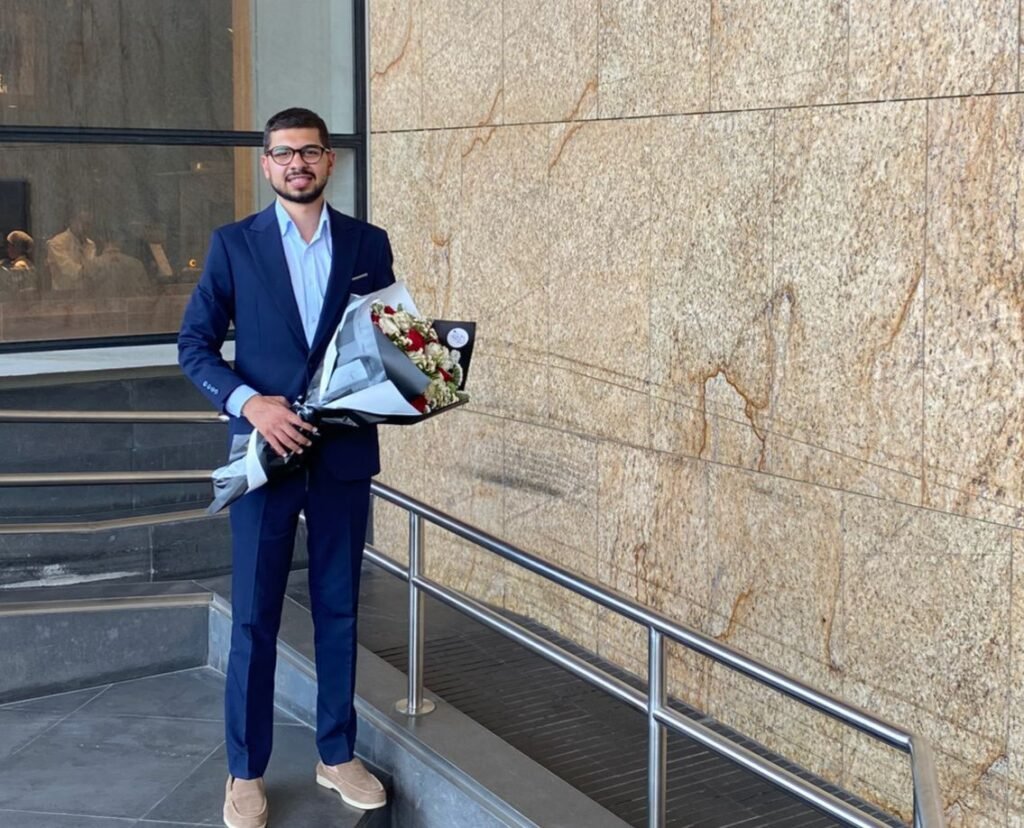 محمّد حيمور يحصد العلامة القصوى في بحثه عن ثنائية المنفى والعودة في شعر درويش والبرغوثي