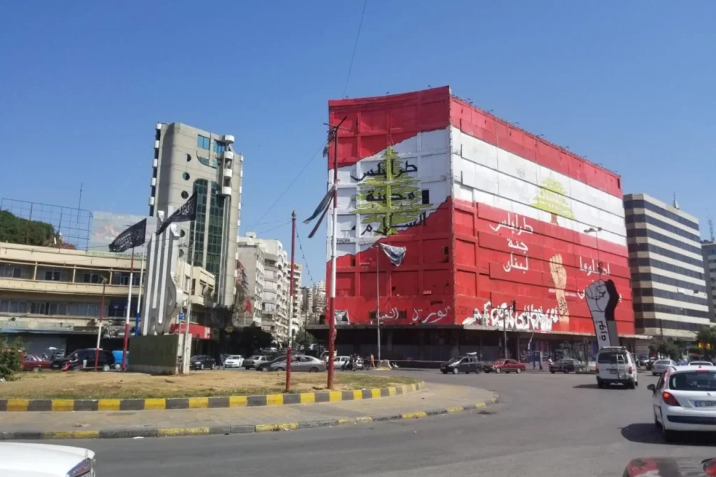 طوق أمني لـ”الجيش” في شارع المصارف – طرابلس بعد الٳشتباه بـ”حقيبة”!