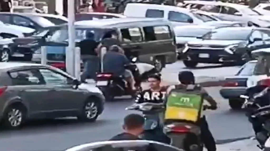 بعد إنتشار الفيديو.. الجيش يوقف “الخاطف” و”المخطوف”!