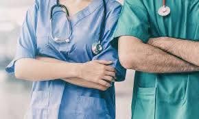 في إحدى مٌستشفيات طرابلس.. يصوّر الممرضات أثناء تبديل ملابسهم؟