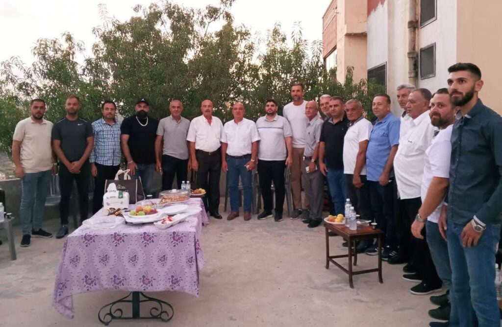وفد من بلدة القصيبة يزور الحكم الدولي علي رضا في طيرفلسيه للاطمئنان على صحته