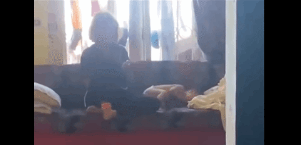 شاهد ـ فيديو مروّع في لبنان.. سيدة تُعذب طفلاً رضيعاً.. و”ZNN” تكشف تفاصيل جديدة!