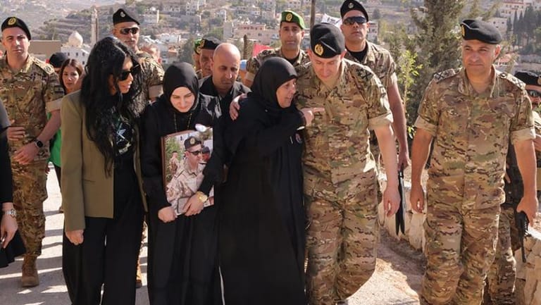 كيف فكّك العماد رودولف هيكل لغم العقوبات بـ “أمر اليوم” قبل 25 أيار؟ / محمد غزالة