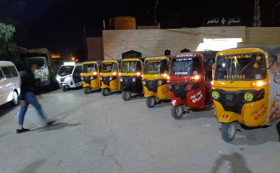 بالصّورة ـ على متن “Tuk-Tuk”.. سقوط ٳمرأة في زحلة وجروح!