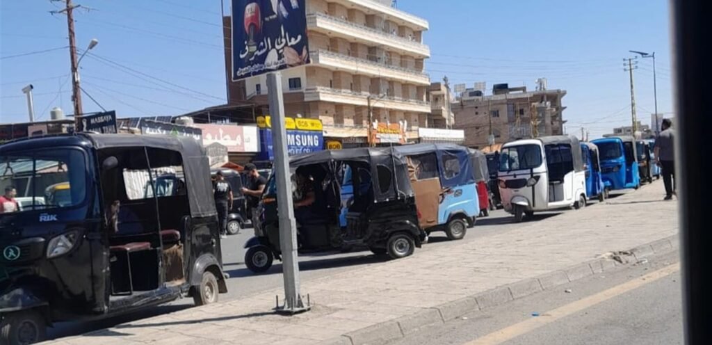 “التكتوك… وسيلة نقل شعبية تتحوّل إلى عبء مادي على المواطنين”/ رنا وهبة