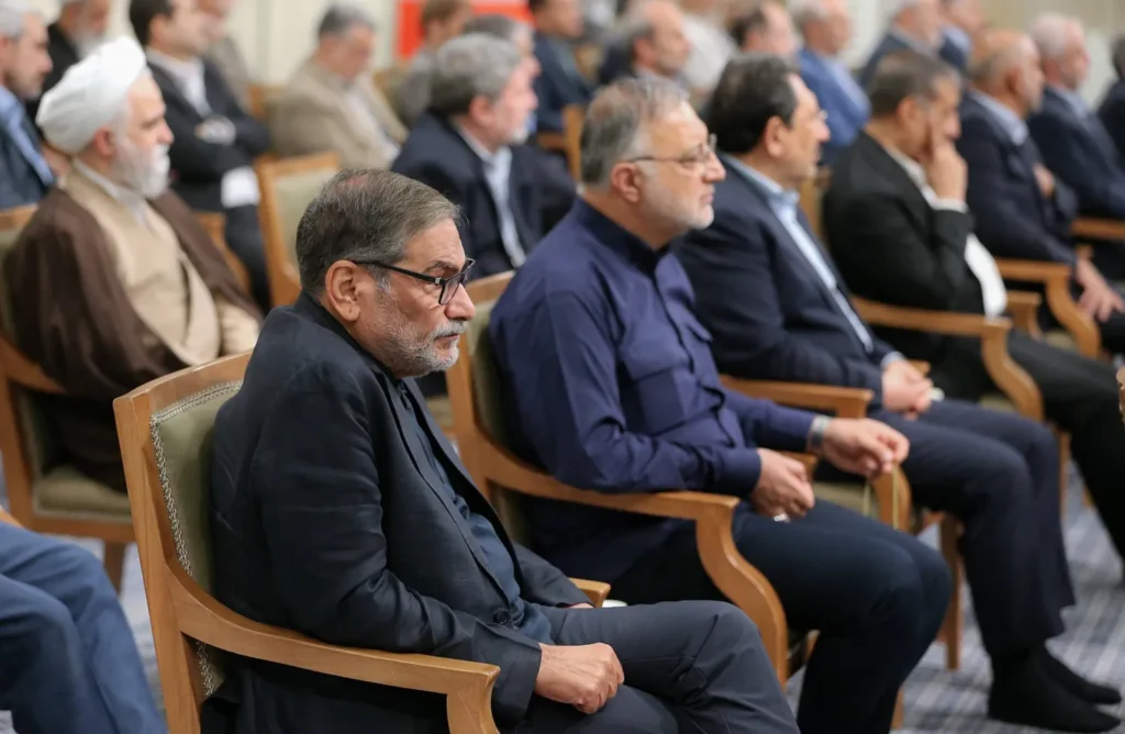 شمخاني يلمح إلى تورط اسرائيل بنشر فيديو عائلي ويكتب ” «ما زلت حياً أيها الأوغاد»