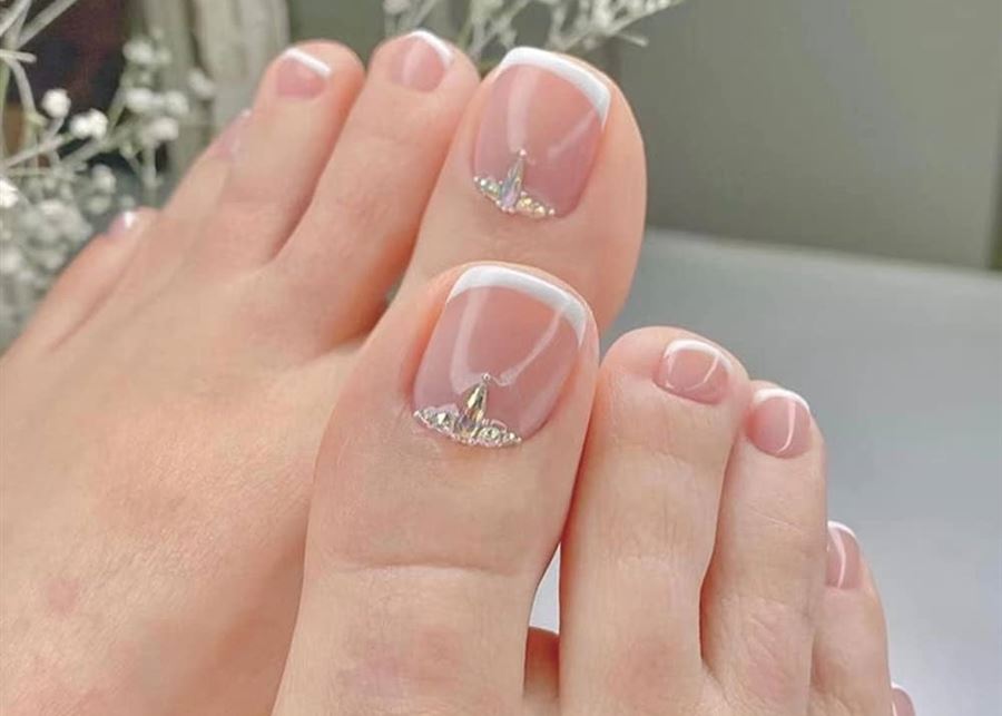 نجمة عالمية تتقاضى أجراً مقابل صور لقدميها