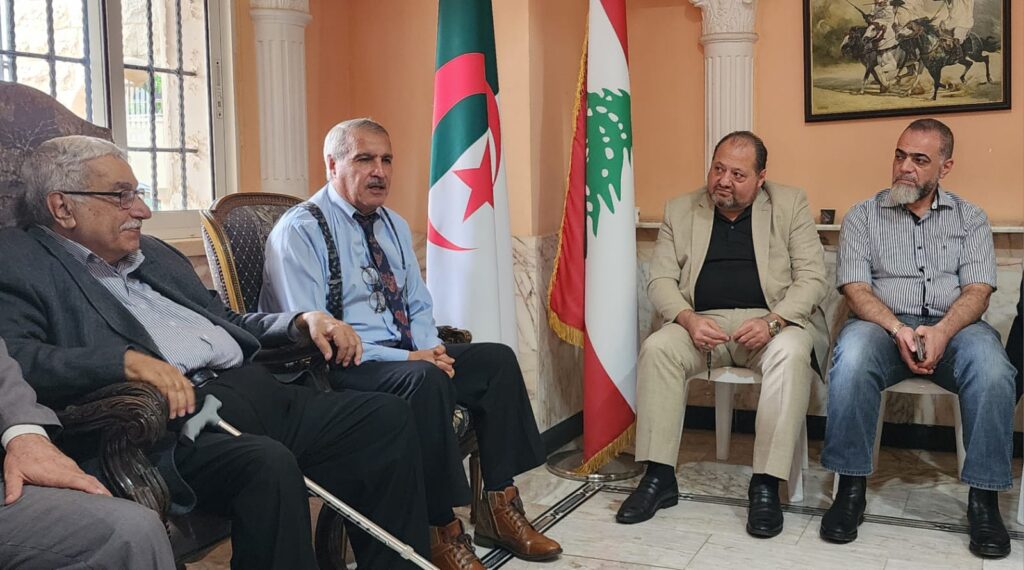 أمين سر حركة “فتح” في لبنان رياض أبو العينين يزور السفارة الجزائرية مهنئاً بالاستقلال