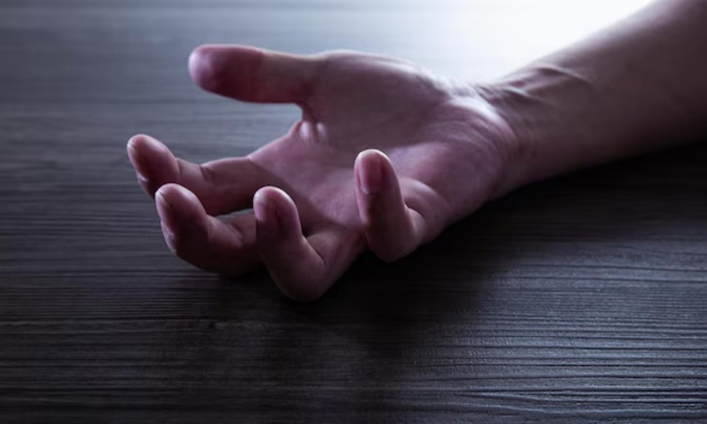 في الحازمية.. وفاة طبيب بعد سقوطه من شرفة منزله