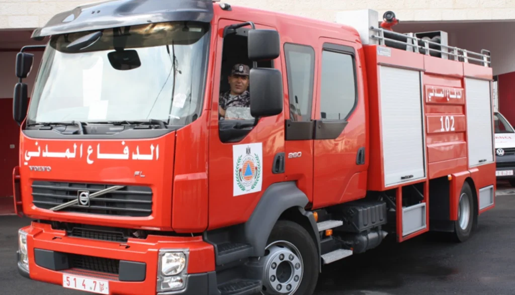 غادروا منازلهم بعد الهزّة الأرضيّة.. الدفاع المدني يؤمّن سلامة المواطنين في طرابلس!