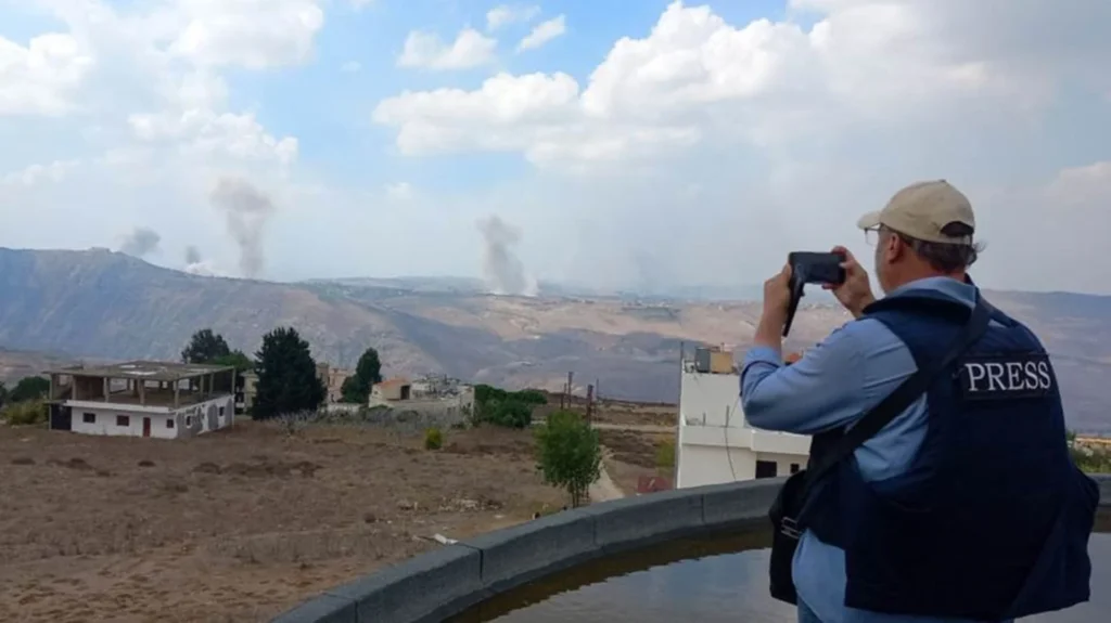 في أحد منتجعات رميش.. فرق إعلامية تتجهز لتغطية الحرب