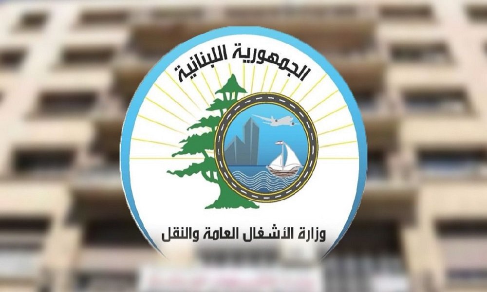 فجوة على جسر الحازمية.. و”الأشغال العامة” تتحرّك!