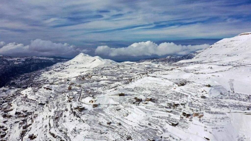 كانون “يبيضها”.. 3 عواصف ستضرب لبنان هذا ما كشفه الأب خنيصر
