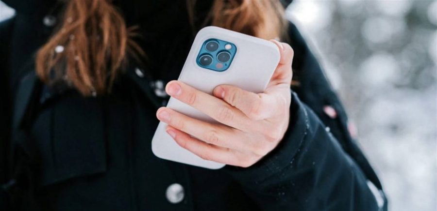 “آبل” تطلق “iOS 26.2”: التحكم في شفافية شاشة القفل.. ومزايا جديدة!