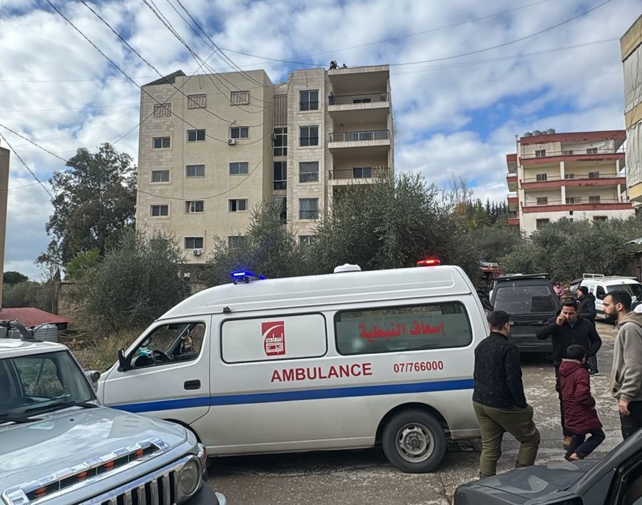 بالفيديو ـ في النبطية: ماس كهربائي يطال عامود إمداد.. وإنقاذ فتاة داخل الشقة!