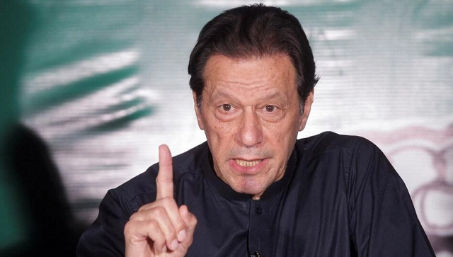 إعلام باكستاني: السجن 17 سنة لـ”عمران خان” وزوجته في قضية فساد!