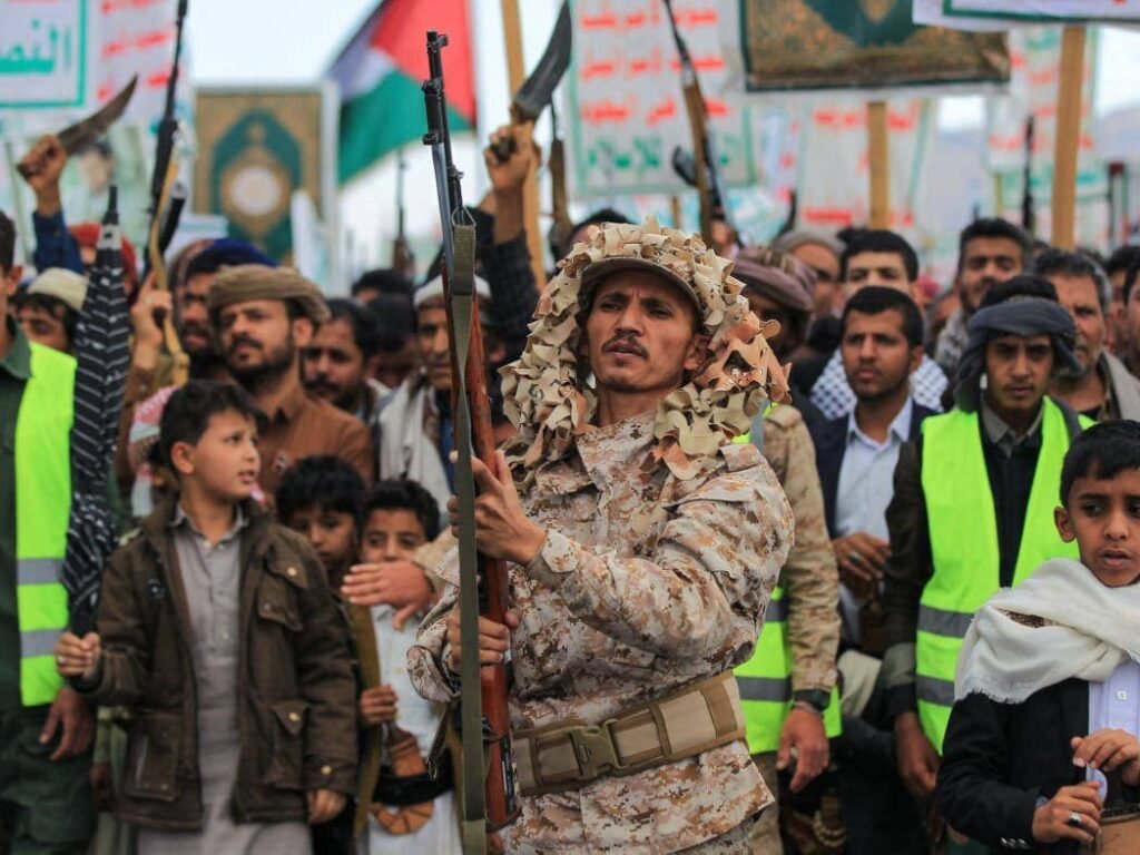 إعادة تموضع حوثي نحو البحر العربي: من ضعف القوات الجنوبية إلى سباق السيطرة على الموانئ الحيوية.