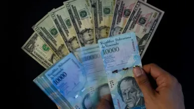مع تسارع التطورات.. عملة فنزويلا تتراجع 480% مقابل الدولار!