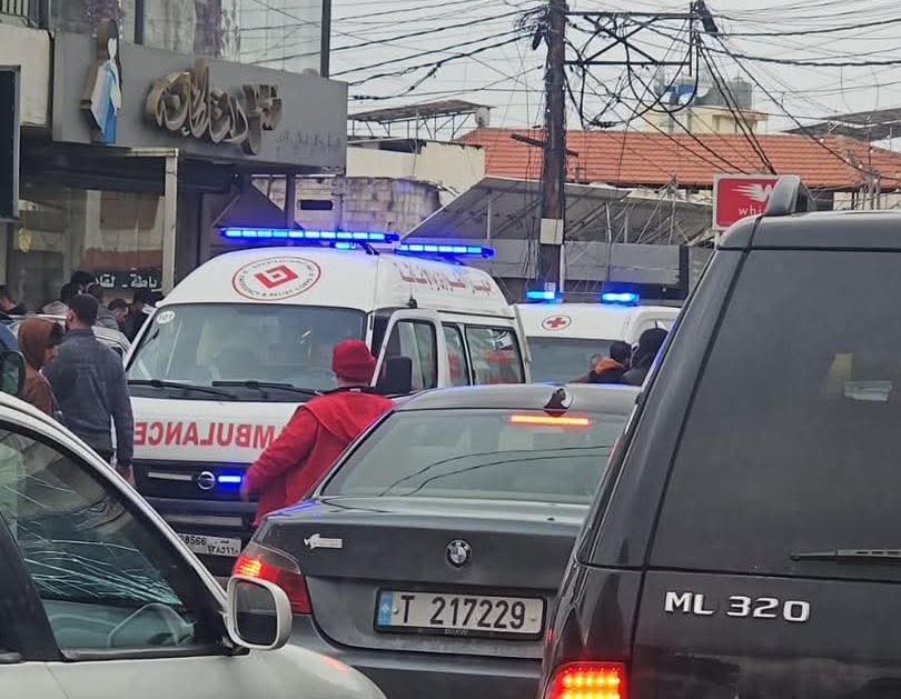 حادث عمل خطير في مرياطة: سقوط عامل أثناء تنظيف الزجاج!