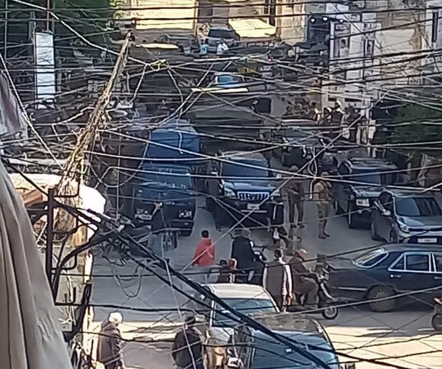في طرابلس: مداهمات واسعة لـ الجيش اللبناني تطال أماكن النازحين السوريين!