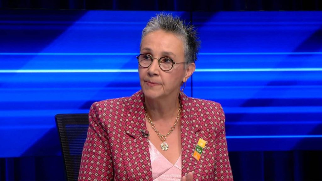 بعد الصراخ.. تهديد تحت الهواء: ٳعلامي يواجه النائبة نجاة صليبا!