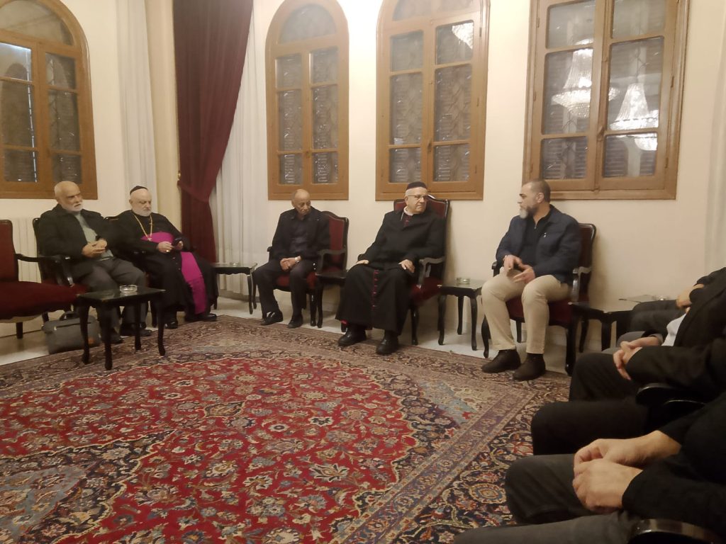 قيادة حركة “فتح” في لبنان تُهنّئ المطران العمّار بعيد مار مارون