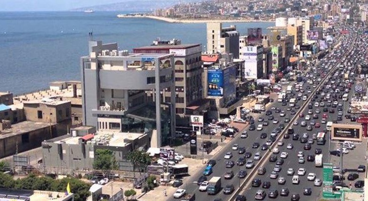 “الأشغال” بدأت رفع الأضرار بعد ٳنهيار صخري على أوتوستراد جسر البالما!