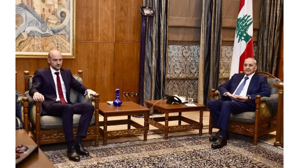 بري خلال استقباله بارو : الحل بتطبيق اتفاق 27 تشرين 2024 وعودة النازحين
