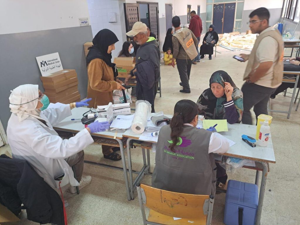 العيادة النقالة لجمعية المواساة تواصل مهامها الإنسانية في صيدا بالتعاون مع وزارة الصحة و IMC