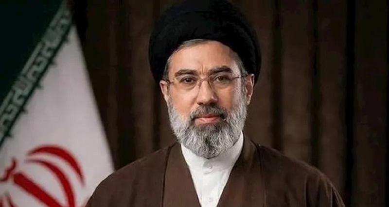 دروع التطبيع تتهاوى.. خامنئي يتوعّد: القواعد الأميركية لن تبقى!