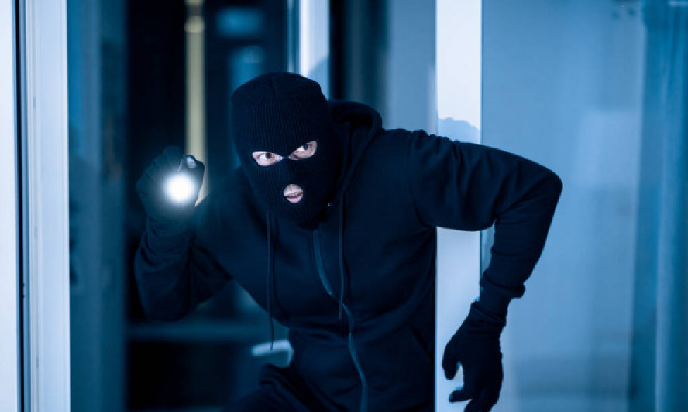 في هذه البلدة.. 300 ألف دولار في مهبّ اللصوص!